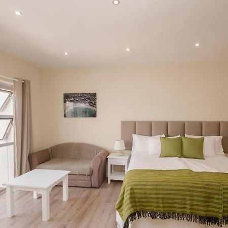 Small Bay Guest House Блаубергстранд Экстерьер фото