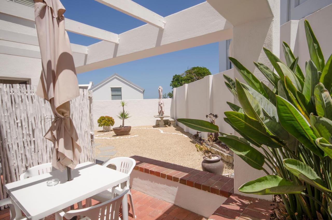 Small Bay Guest House Блаубергстранд Экстерьер фото